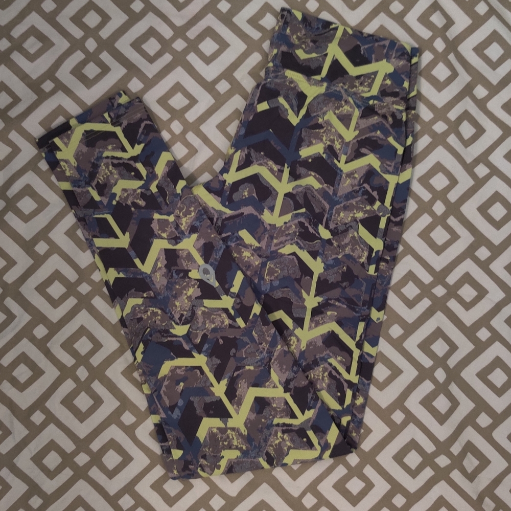 Fun Cameo Leggings